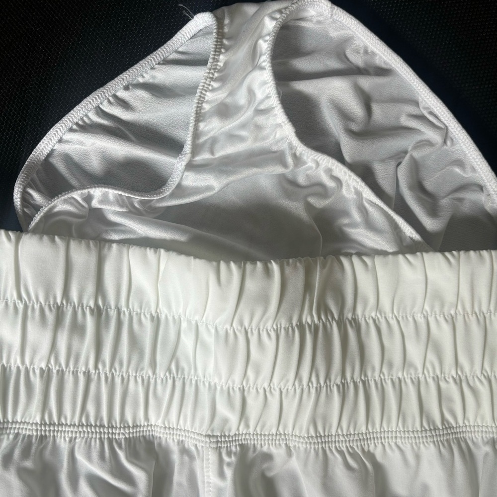 Under Armour NWT Run Anywhere White Shorts Size Large - Picture 8 of 10